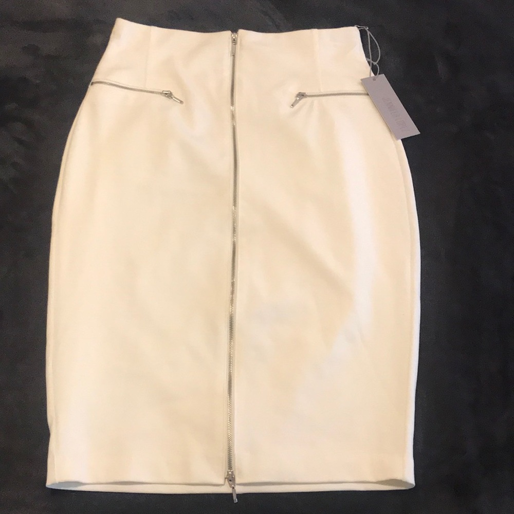 Jennifer Lopez Parisian Chic Zipper Skirt. Size 8 Color: Marshmallow.